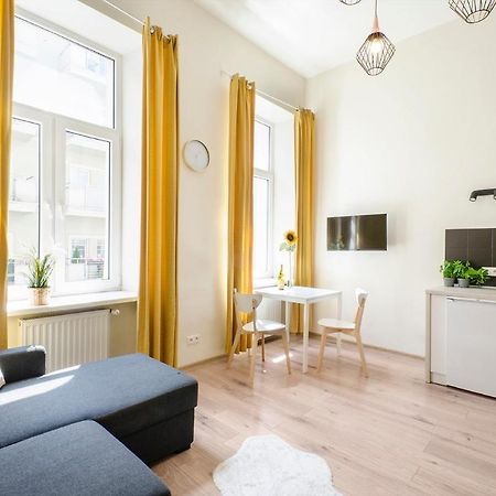 Cozy Apartments On Sierpnia Street 罗兹 外观 照片